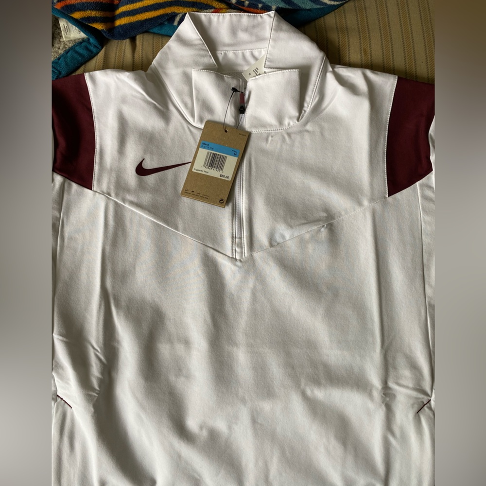 Nike active top